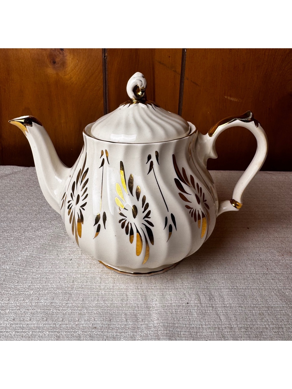 Vintage White Ceramic Teapot Gold Floral Details Swirl Lid Cottagecore Tea Serve - Picture 4 of 10